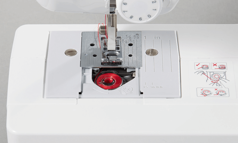 Brother KD144S Little Angel - canette chargement par le haut drop-in bobbin